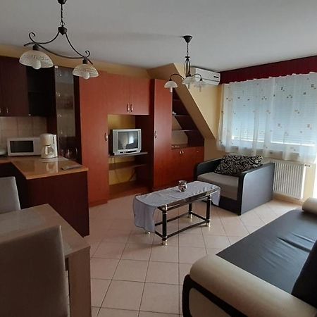 Elizabet Apartman A Belvarosban Sarvaš Exteriér fotografie