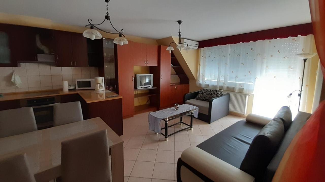 Elizabet Apartman A Belvarosban Sarvaš Exteriér fotografie