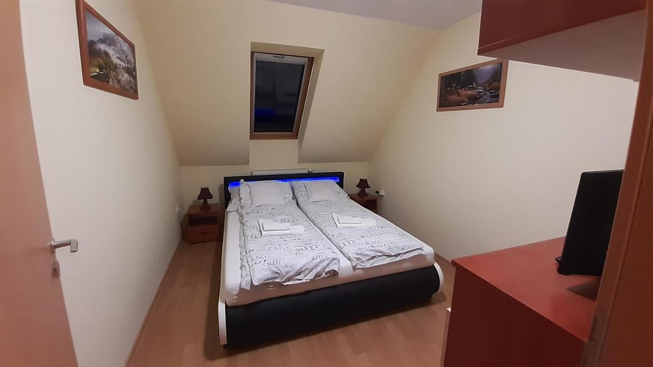 Elizabet Apartman A Belvarosban Sarvaš Exteriér fotografie