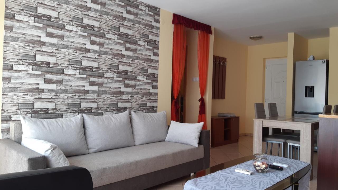 Elizabet Apartman A Belvarosban Sarvaš Exteriér fotografie