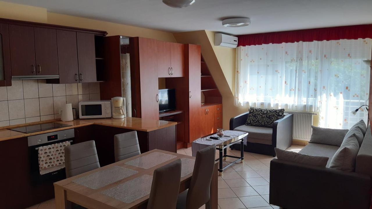 Elizabet Apartman A Belvarosban Sarvaš Exteriér fotografie