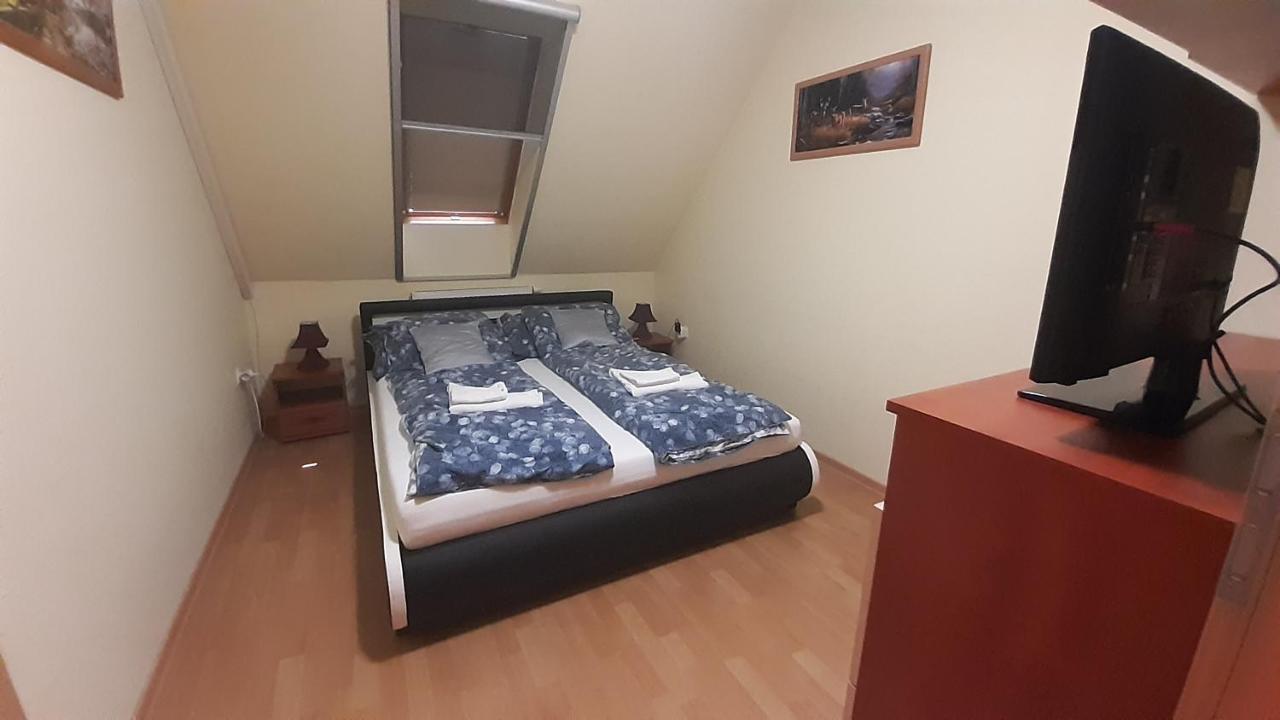 Elizabet Apartman A Belvarosban Sarvaš Exteriér fotografie