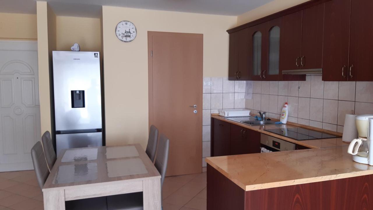 Elizabet Apartman A Belvarosban Sarvaš Exteriér fotografie